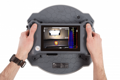 Akustikkamera Soundcam 3 in der Hand